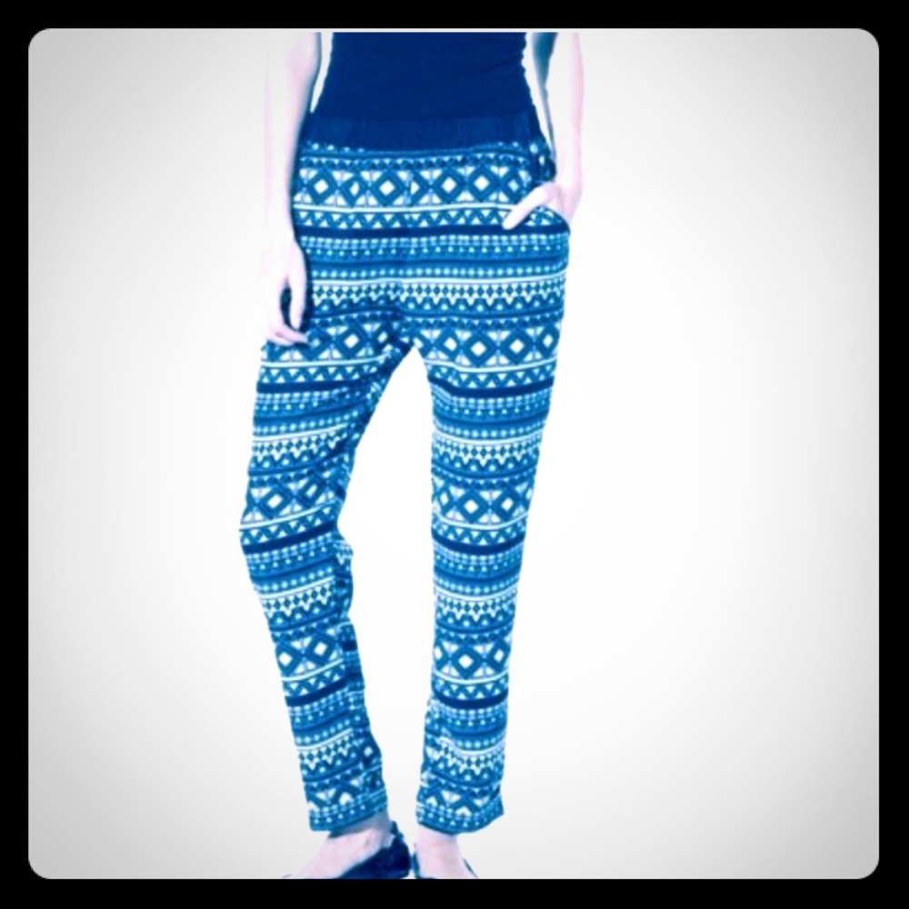 🔴FLASH🔴SALE🔴Blue & white tribal pants, nwt